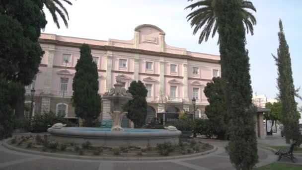 Una Fontana Acqua Vicino Edificio Rosa — Video Stock