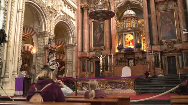 Beelden Van Het Interieur Van Burgemeester Van Capilla — Stockvideo