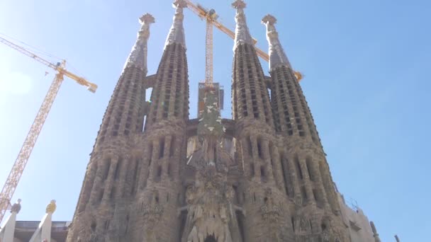 Sagrada Familia Nın Aşağı Bakış Açısı — Stok video
