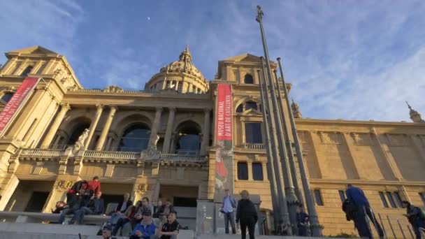 Turistas Palacio Nacional Barcelona — Vídeo de stock