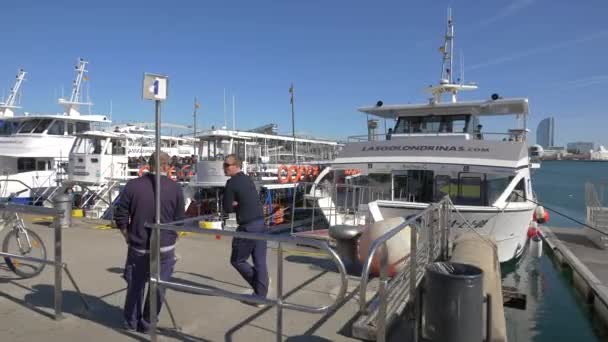 Barcos Turísticos Porto Barcelona — Vídeo de Stock