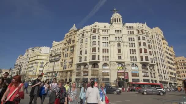 Überfüllte Kreuzung Valencia — Stockvideo