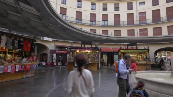 Touristes Plaza Redonda — Video