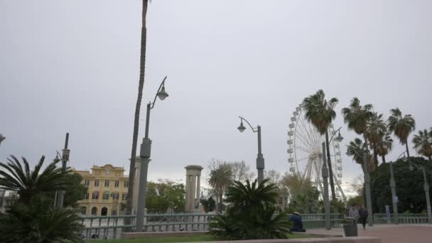 Ferris Wheel Στην Πόλη Της Μάλαγα — Αρχείο Βίντεο