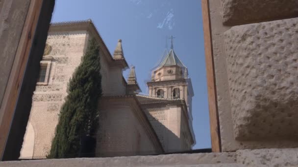 Iglesia Santa Maria Tükröződik Ablakon — Stock videók