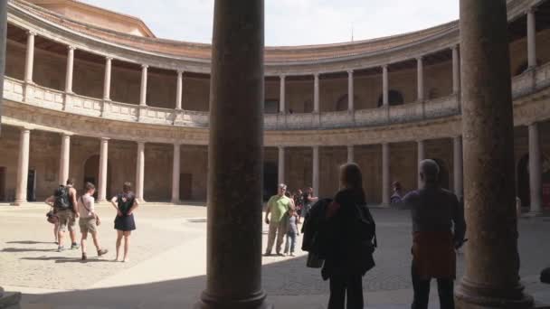 Visitando Pátio Circular Alhambra — Vídeo de Stock