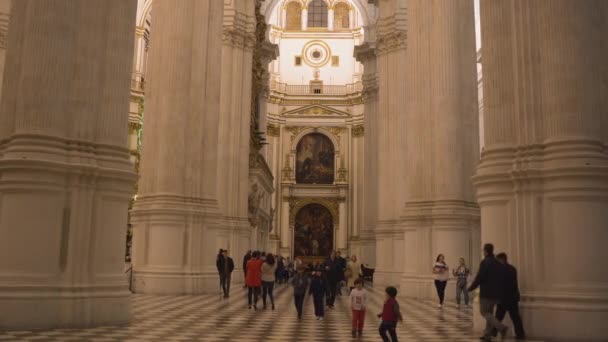 格拉纳达大教堂的内部 — 图库视频影像