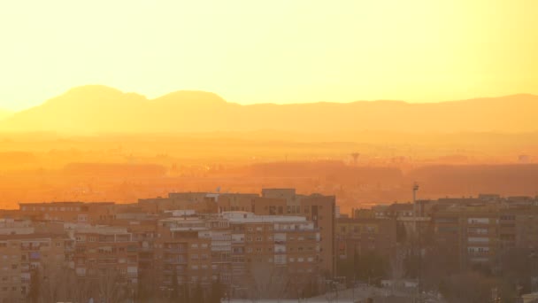 都市の上の日の出の眺め — ストック動画