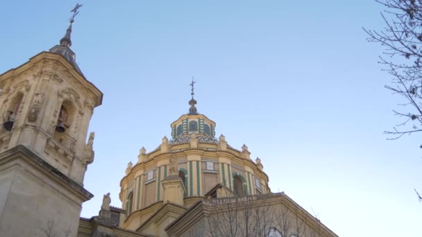 Vista Ángulo Bajo Una Iglesia — Vídeos de Stock