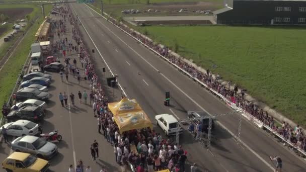 Widok Lotu Ptaka Dwóch Wyścigów Samochodowych — Wideo stockowe