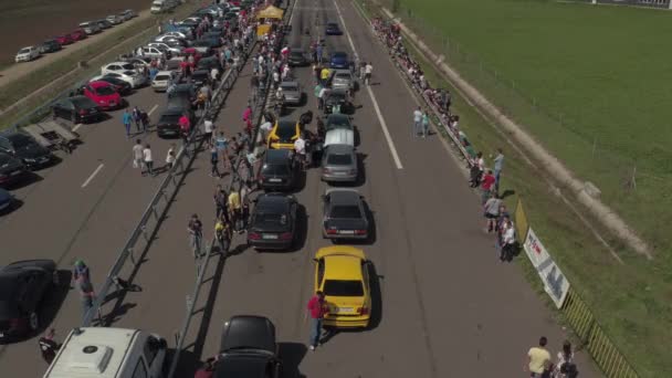 Yarış Için Dizilmiş Arabaların Hava Manzarası — Stok video