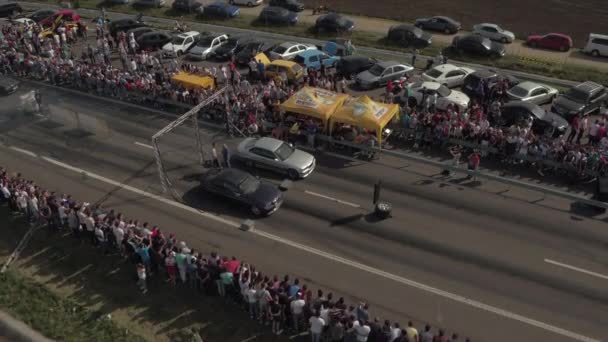 Widok Lotu Ptaka Dwóch Wyścigów Samochodowych — Wideo stockowe