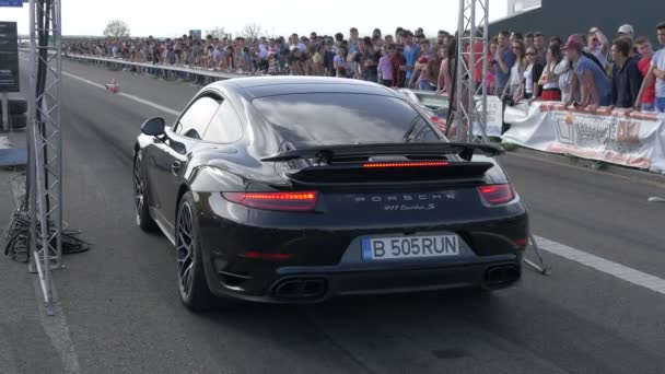 Svart Porsche Vid Startlinjen — Stockvideo