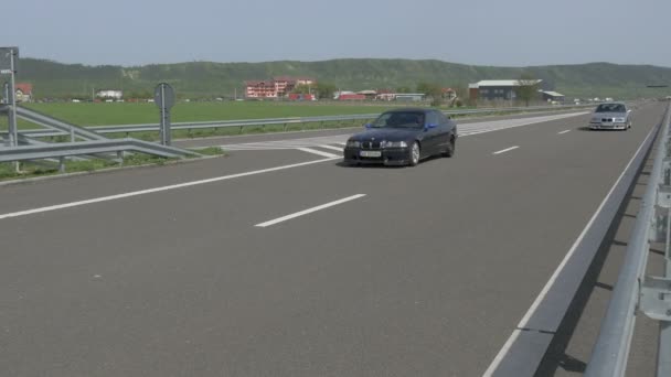Dois Carros Corrida Transilvânia Drag Race — Vídeo de Stock