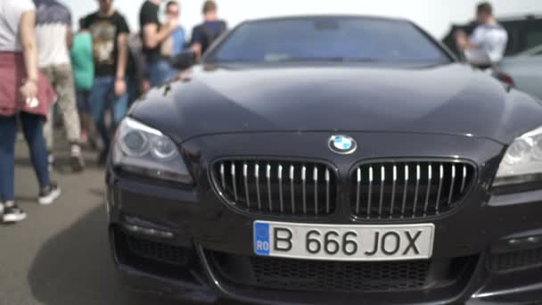 Capó Las Luces Delanteras Coche Negro — Vídeo de stock