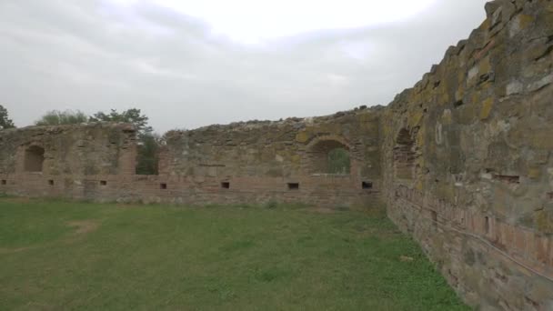 Zerstörte Mauern Einer Mittelalterlichen Festung — Stockvideo