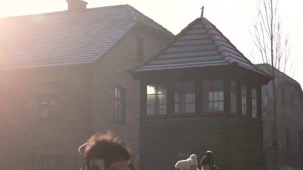Wachturm Auf Dem Dach Von Auschwitz — Stockvideo