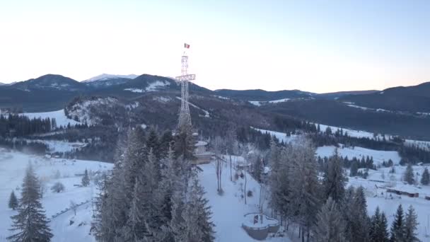 Vista Aérea Monumento Cruz Piatra Fantanele — Vídeos de Stock