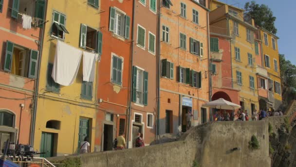 San Giacomo Caddesindeki Binaların Yanından Geçiyor — Stok video
