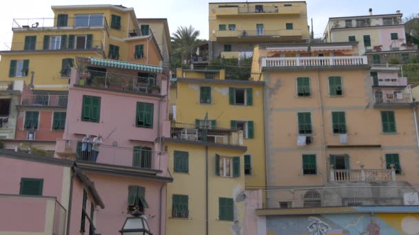 Edificios Piazza Vignaioli — Vídeo de stock