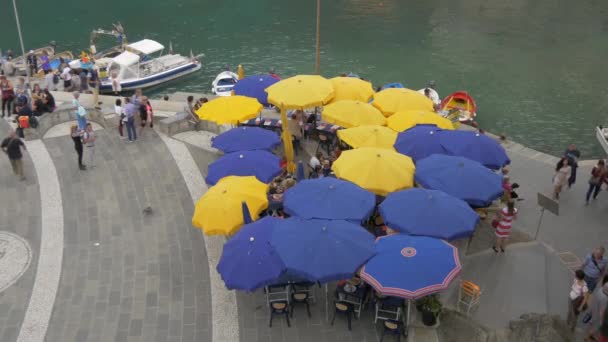 Deniz Kenarındaki Açık Hava Restoranı — Stok video