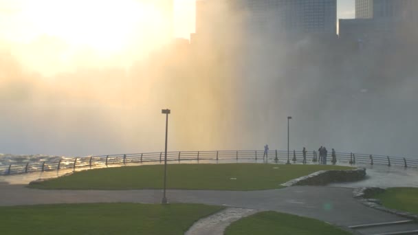 Schwenk Nach Links Blick Auf Die Niagarafälle Bei Sonnenuntergang — Stockvideo