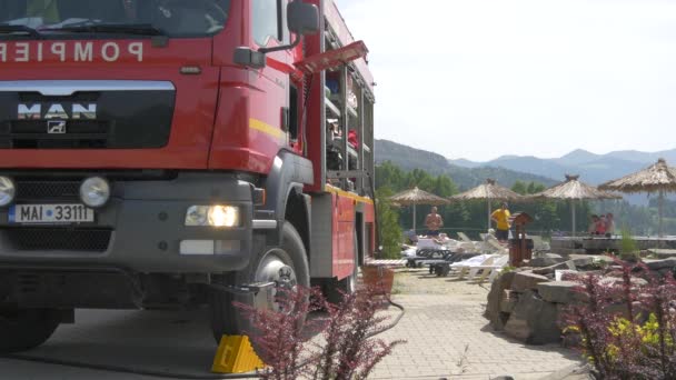 海滨的消防车 — 图库视频影像