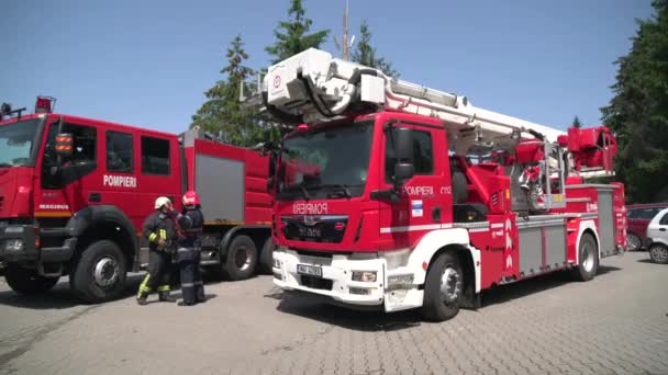 Camiones Bomberos Una Fila — Vídeo de stock