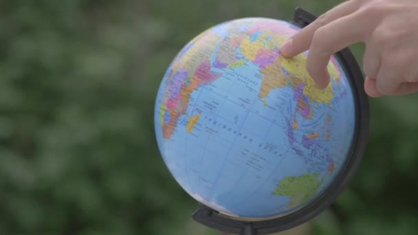 Fingers Walking Earth Globe — Stock Video