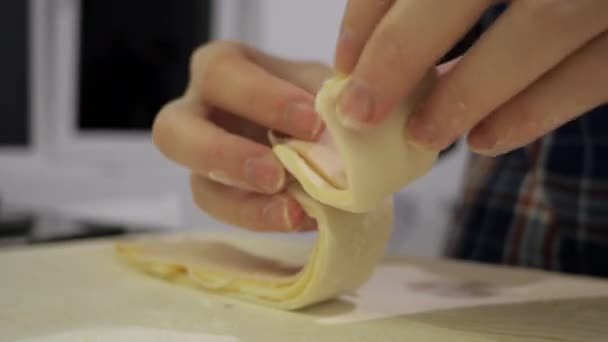 Manos Doblando Árbol Pastelería — Vídeos de Stock