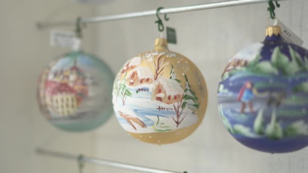 Zblízka Malované Vánoční Dekorace Zeměkoule — Stock video