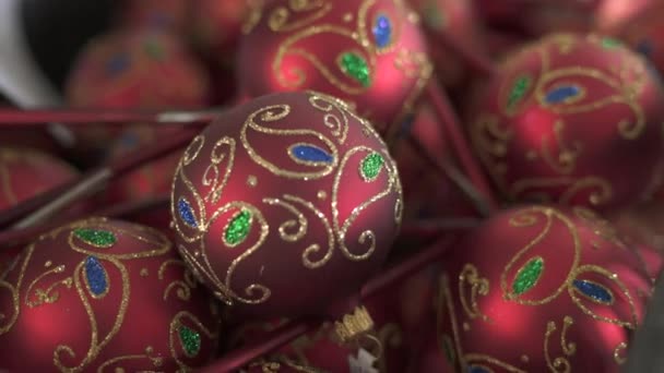 キラキラと輝く赤いガラスの球体 — ストック動画