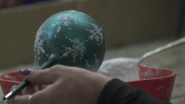 Zicht Glinsterende Kerstbollen — Stockvideo