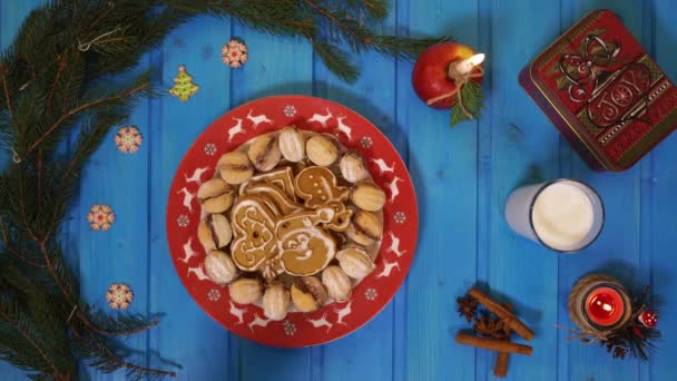 Tomar Biscoitos Natal Prato — Vídeo de Stock