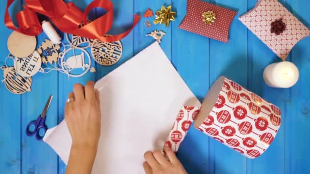 包装礼品盒的手 — 图库视频影像