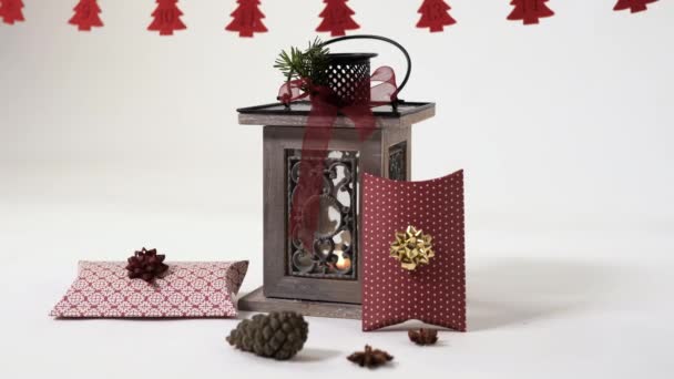 礼品盒和老式灯笼 — 图库视频影像