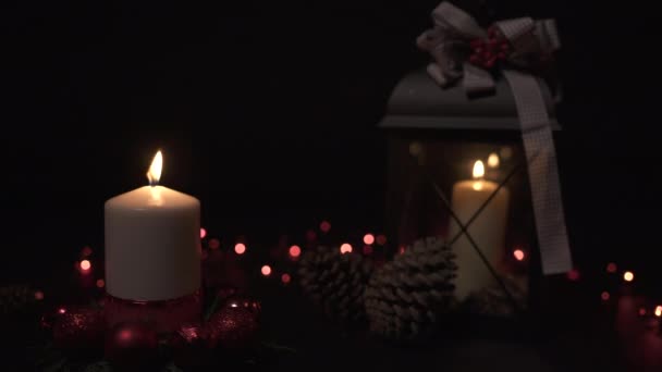 Decoraciones Navideñas Con Velas Conos Pino — Vídeos de Stock