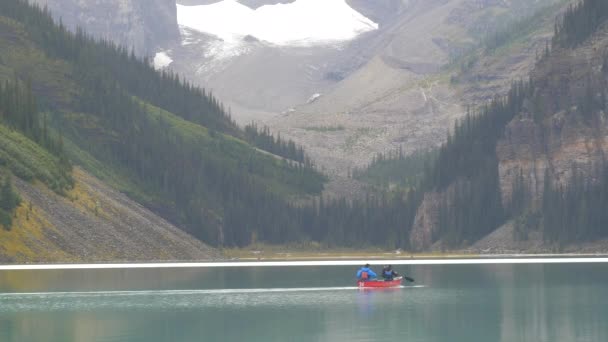 Two People Paddling Boat Lake Louise — Stock Video