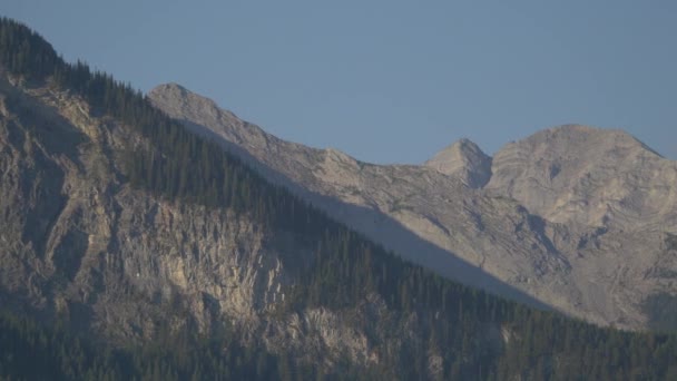 Pan Derecha Las Montañas Rocosas Picos — Vídeos de Stock