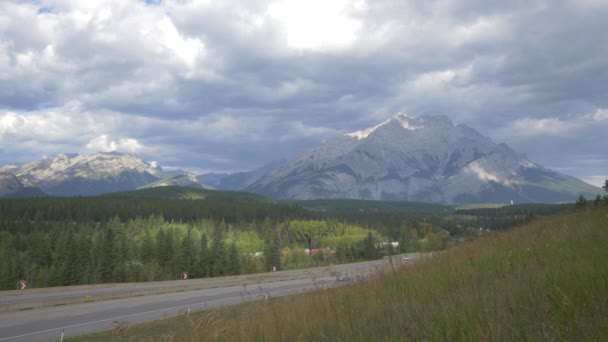 Krajobraz Gór Parku Narodowym Banff — Wideo stockowe