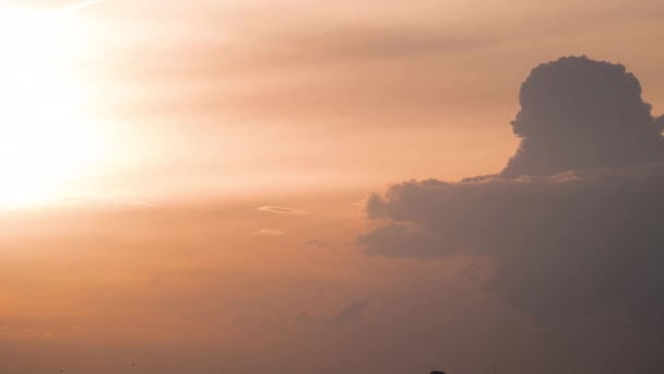 Pôr Sol Nas Nuvens — Vídeo de Stock