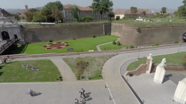Alba Iulia城堡城墙的空中景观 — 图库视频影像