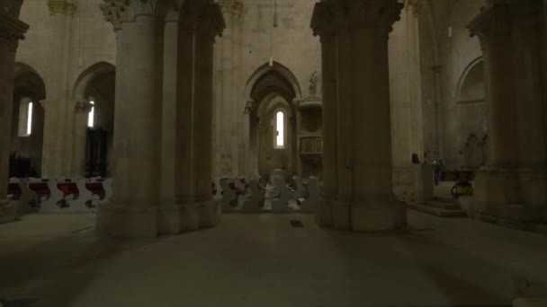罗马天主教教堂的内部 — 图库视频影像