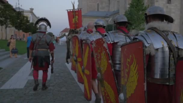 Roman Soldiers Marching Alba Iulia Romania — Stockvideo