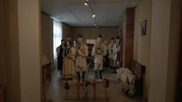 Traditionele Roemeense Kostuums Van Dichtbij — Stockvideo