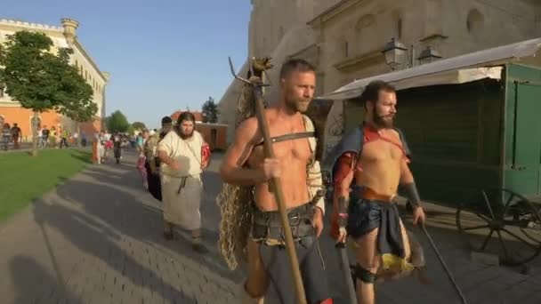 Gladiatorer Vid Parad Alba Iulia — Stockvideo