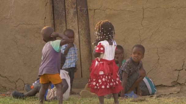 Masai Gutter Jente – stockvideo