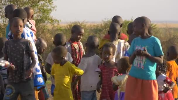 Skupina Maasai Chlapců Dívek — Stock video