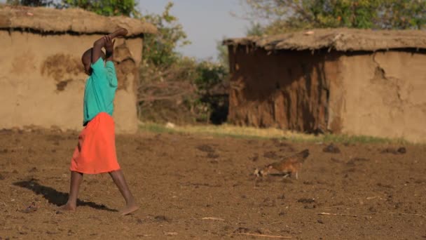 Massai Jungen Einem Dorf — Stockvideo