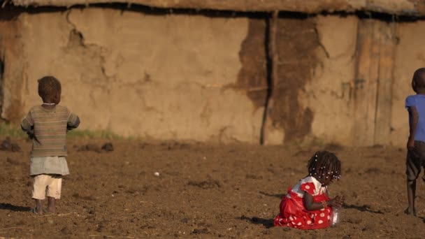 Masajské Děti Hrají Venku — Stock video